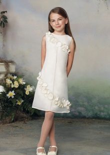 Valkoinen suora mekko valmistumisasteelle 4