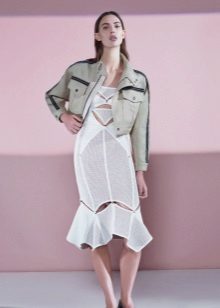 Robe midi blanche avec une veste