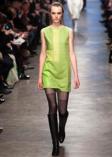 Strumpfhose für ein grünes Kleid