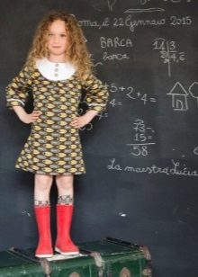 Váy dệt kim cho bé gái đi học.