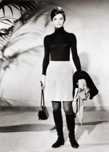 Audrey Hepburn v tužkové sukni