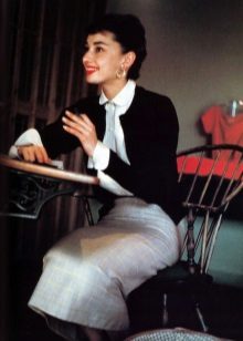 Audrey Hepburn u suknji s olovkom