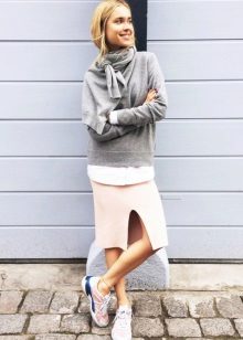 Suknja s olovkom sa džemperom