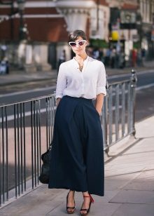 falda larga y ancha en estilo urbano