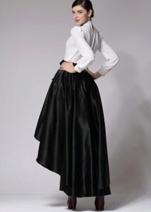 asimetriškas juodas sijonas