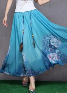 falda larga de verano con plumas de pavo real