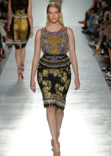 juodos ir auksinės spalvos pieštukų sijonas, skirtas antsvorio turinčioms haute couture moterims