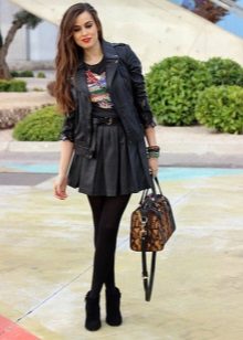 Short pleated leather puffy skirt