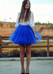 Mėlynas sluoksniuotas trumpas sijonas