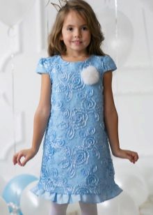 Το φόρεμα της Πρωτοχρονιάς είναι ανοικτό για το κορίτσι