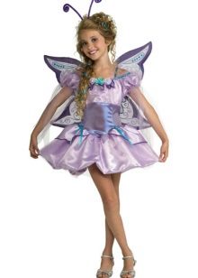 Vestido de ano novo para a menina uma borboleta