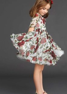 Φόρεμα με μια εκτύπωση για ένα κορίτσι 5 ετών