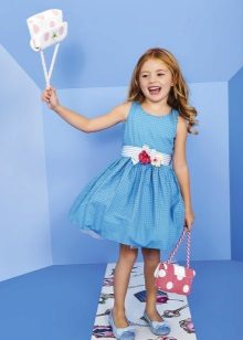 Acessórios para um vestido elegante para uma menina de 5 anos
