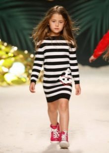 Плетена рокля за момичето на 5 години