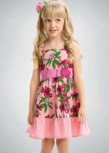 Flared klänning för en flicka på 5 år