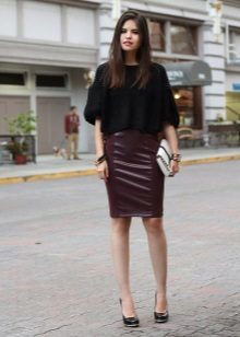 Straight skirt combined with sweater