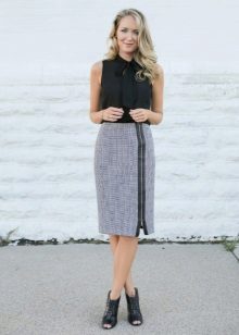 Straight skirt for women with hourglass figure