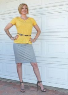 Gray pencil skirt with yellow t-shirt