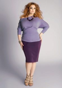 falda lápiz morada para mujeres con sobrepeso
