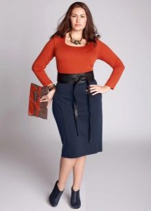  falda lápiz con cinturón de cuero para mujeres con sobrepeso
