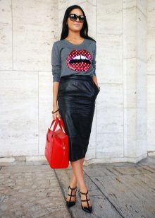 Pencil skirt and accessories