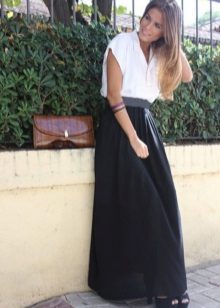 Ilgas sijonas puse saulės ant elastinės juostos su kontrastine palaidine