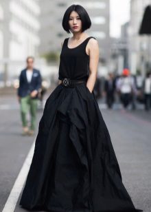 černá podlahová sukně