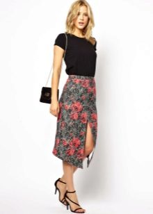 Ljetna suknja s cvjetnim krojem