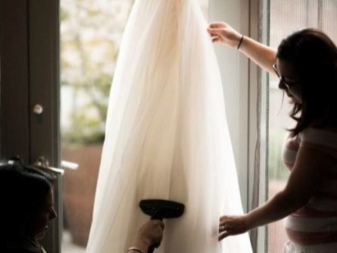 Repassage d'une robe de mariée