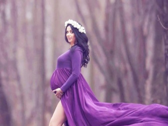 Vestido morado de alquiler para una embarazada para una sesión de fotos