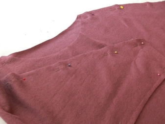 Dettagli di cucitura di un abito con una manica a pipistrello