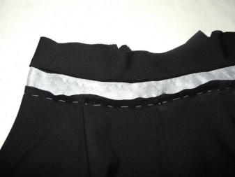 Golpe de media falda (falda cónica) con un cinturón