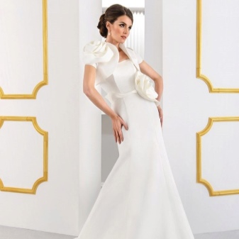 فستان زفاف مع بوليرو