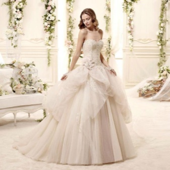 Великолепна сватбена рокля с пола в абстрактна форма