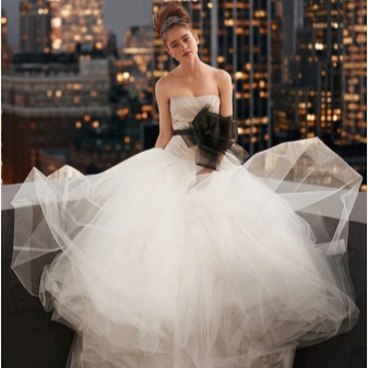 Gaun pengantin dengan busur
