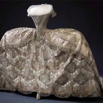 Vestido de noiva de renda do século XVIII
