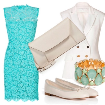 Turquoise kanten jurk met witte accessoires