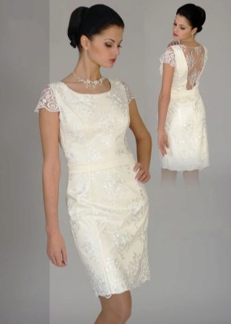 الديكور لفستان زفاف قصير