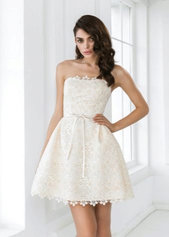 Jednoduché čipkové svadobné šaty