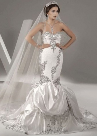 فستان زفاف مزركش
