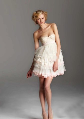 Къса плисирана сватбена рокля с многопластова плисирана пола