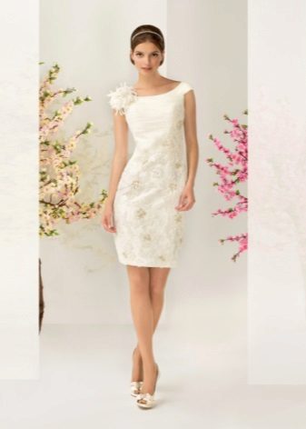 Short wedding dress with lace skirt
