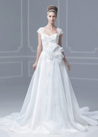 Lace Wedding Dress dengan Skirt Palsu