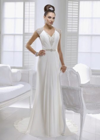 Гръцка сватбена рокля с V-образно деколте