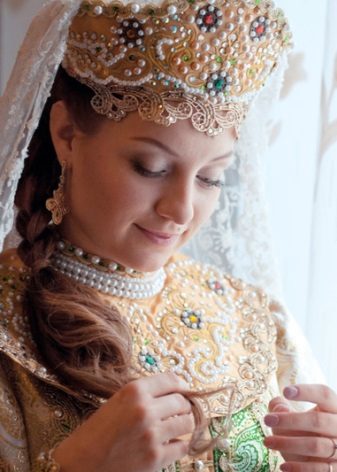 Robe de mariée avec kokoshnik