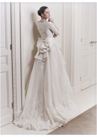 Wedding dress with bow