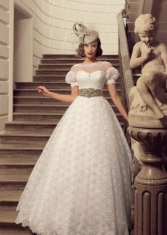 Puiki vestuvinė suknelė su rankovėmis žibintais retro stiliaus
