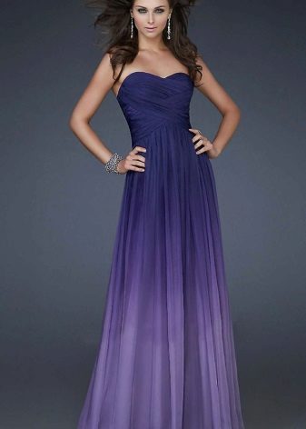 Gradiente de color lila en un vestido de noche