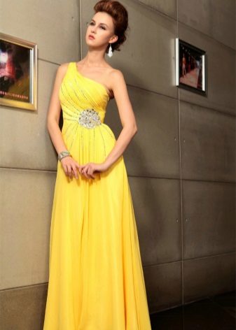 שמלת ערב צהובה עם כתפיים