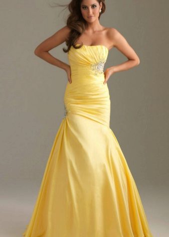 Hermoso vestido de noche amarillo